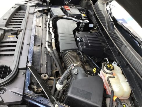 Used 2022 Chevrolet Silverado 1500 LT AWD/4WD image 39