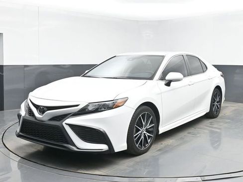 Used 2023 Toyota Camry SE FWD image 5