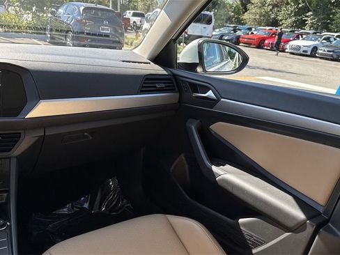 Used 2021 Volkswagen Jetta SE image 16