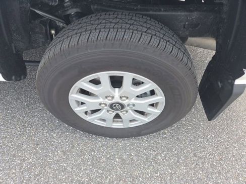 Used 2025 Toyota Tacoma SR5 AWD/4WD image 12