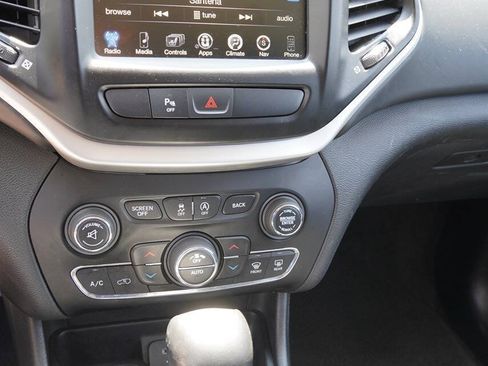 Used 2018 Jeep Cherokee Overland AWD/4WD image 17