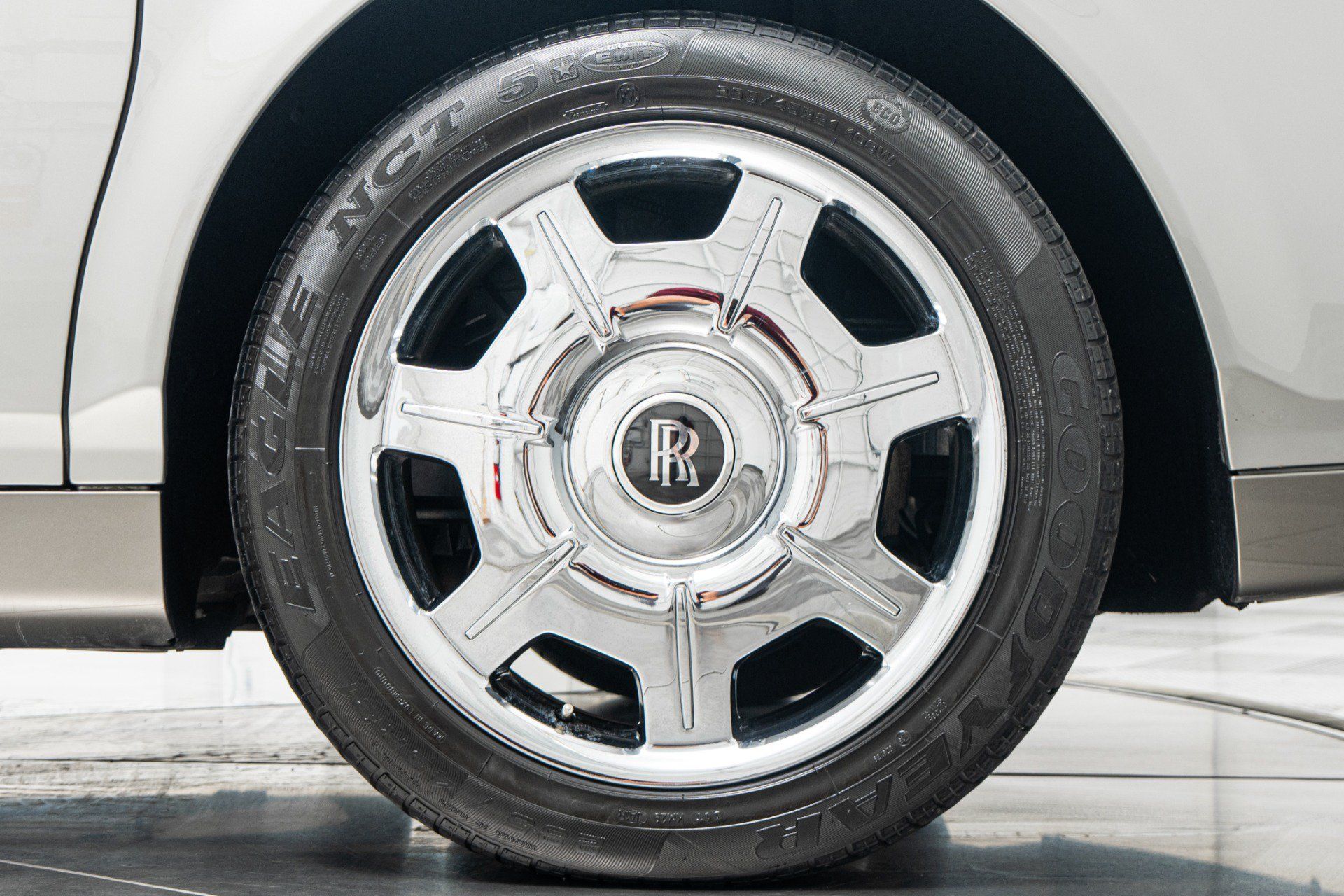 Used 2007 Rolls-Royce Phantom Sedan RWD image 11