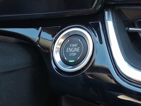 Used 2025 Chevrolet Trax RS w/ Driver Confidence Package image 23