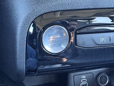 Used 2025 Ford Escape SE w/ PHEV Premium Package image 6