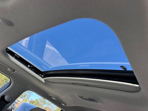 Certified 2024 Hyundai Venue SEL image 32