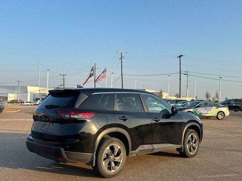 Certified 2024 Nissan Rogue SV FWD image 25