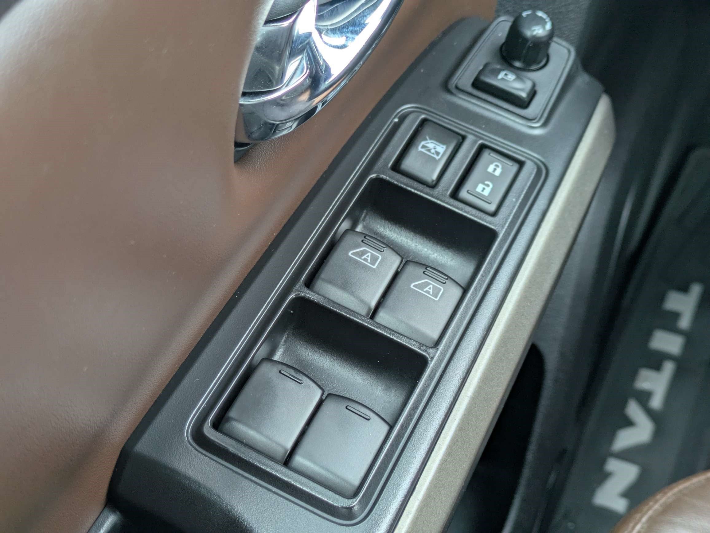 Used 2021 Nissan Titan Platinum Reserve w/ Moonroof Package AWD/4WD image 21