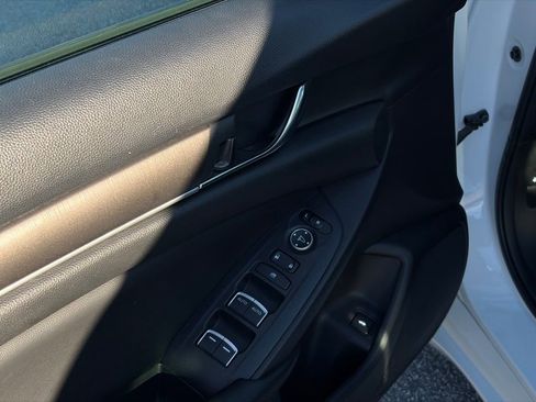 Used 2019 Honda Accord LX image 11