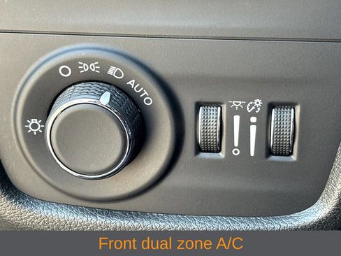 Used 2024 Jeep Grand Cherokee Altitude AWD/4WD image 8