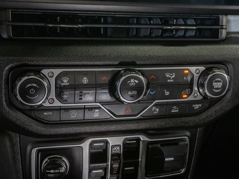 Used 2026 Jeep Wrangler Unlimited Sport AWD/4WD image 19