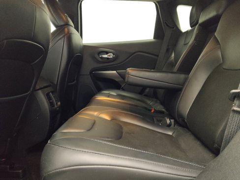Used 2020 Jeep Cherokee Latitude Plus FWD image 18