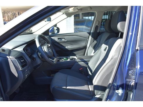 Used 2024 Nissan Rogue SV image 10