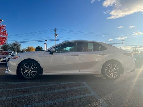 Used 2024 Toyota Camry XLE image 5