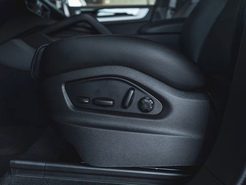 New 2025 Porsche Cayenne image 30