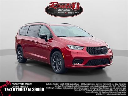 New 2026 Chrysler Pacifica Select w/ S Appearance Package