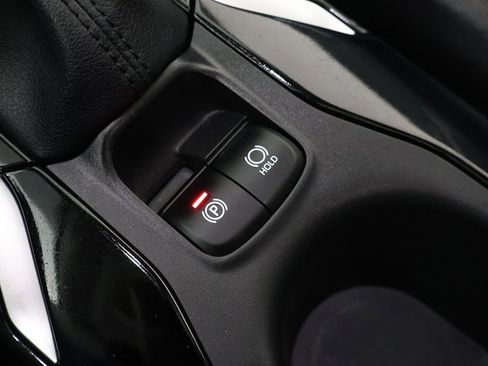 Used 2025 Toyota Corolla Cross XLE image 48