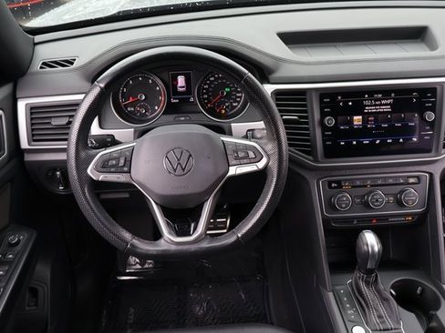 Certified 2021 Volkswagen Atlas Cross Sport SE w/ V6 Towing Package image 15