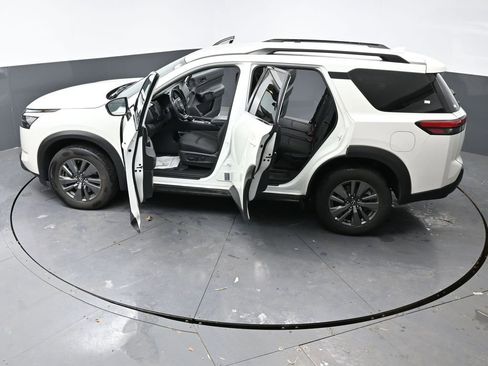 Used 2024 Nissan Pathfinder SV image 66