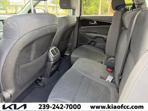 Used 2020 Kia Sorento S image 4