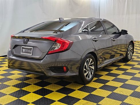 Used 2018 Honda Civic EX image 3