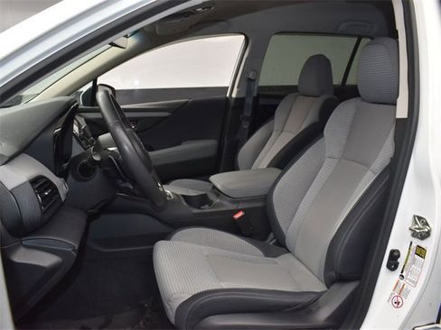 Used 2020 Subaru Outback Premium image 9