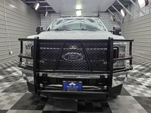 Used 2022 Ford F250 XL w/ Power Equipment Group AWD/4WD image 3