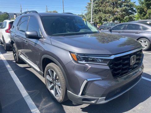 Certified 2025 Honda Pilot Touring image 4
