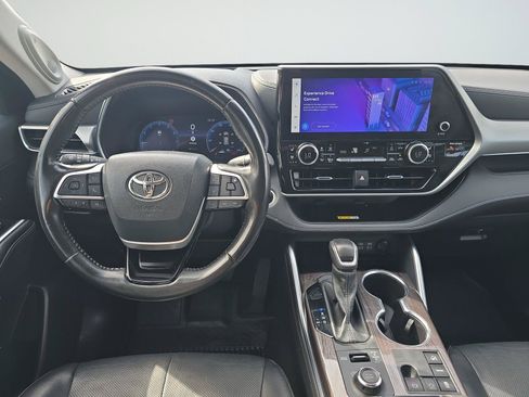 Used 2024 Toyota Highlander Platinum AWD/4WD image 9