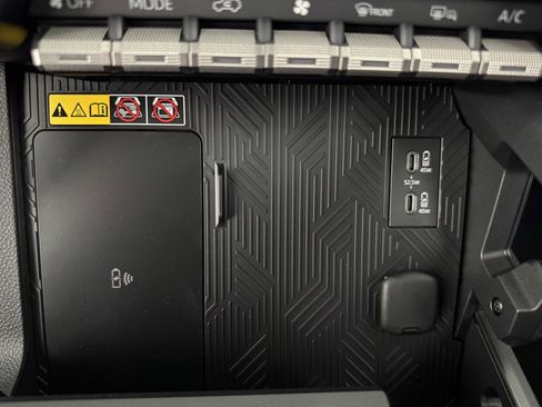 New 2026 Toyota 4Runner Platinum image 3