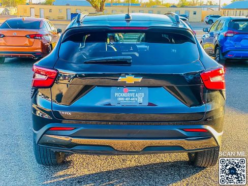 Used 2025 Chevrolet Trax ACTIV w/ Sunroof Package image 7