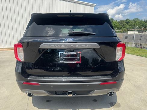 Used 2022 Ford Explorer XLT w/ Equipment Group 202A AWD/4WD image 18