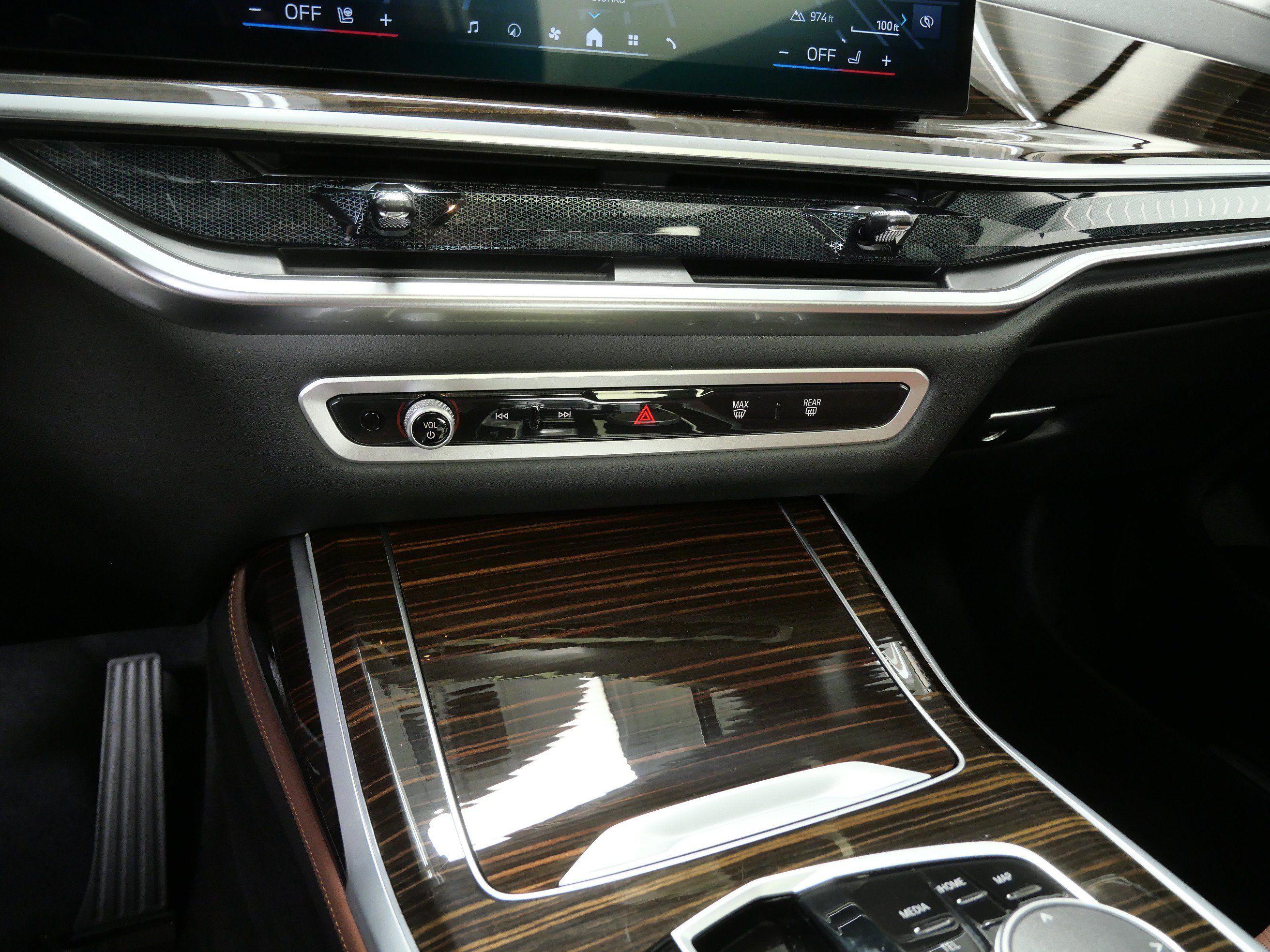 Used 2026 BMW X7 xDrive40i AWD/4WD image 22