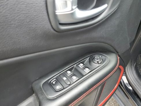 Used 2018 Jeep Compass Trailhawk w/ Leather Interior Group AWD/4WD image 21