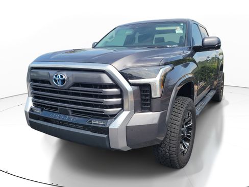 Used 2023 Toyota Tundra Limited w/ Power Package AWD/4WD image 3