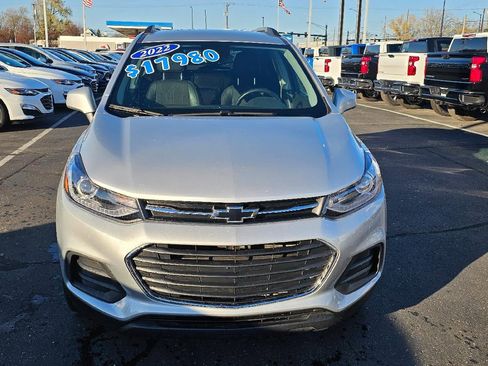 Used 2022 Chevrolet Trax LT w/ Driver Confidence Package image 2