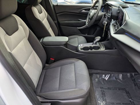 Used 2024 Chevrolet Trax LS w/ LS Convenience Package FWD image 27