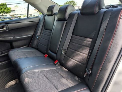 Used 2017 Toyota Camry SE w/ Moonroof Package FWD image 18