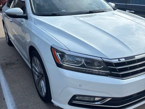 Used 2017 Volkswagen Passat 1.8T SE FWD image 8