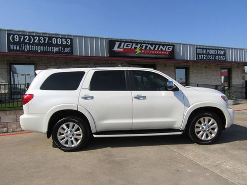 Used 2012 Toyota Sequoia Platinum RWD image 5