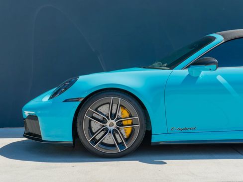 Used 2025 Porsche 911 Carrera 4 GTS AWD/4WD image 19