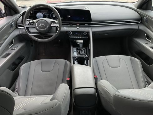 Used 2025 Hyundai Elantra SEL image 21