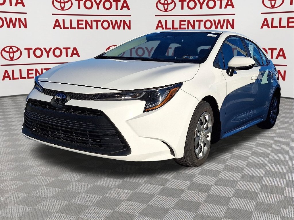 Used 2023 Toyota Corolla LE FWD image 3