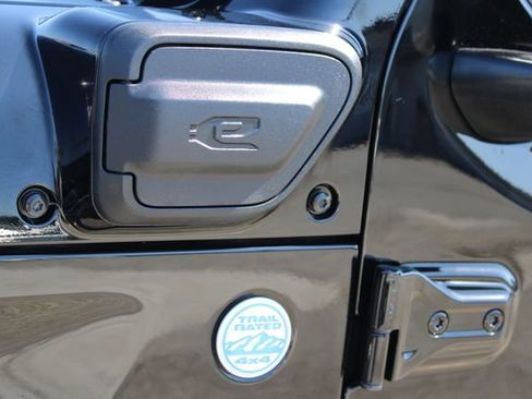 Used 2021 Jeep Wrangler Unlimited Sahara w/ Cold Weather Group AWD/4WD image 8