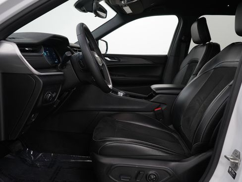 Used 2023 Jeep Grand Cherokee L Laredo image 20