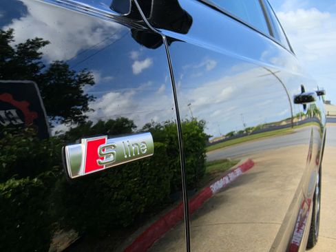 Used 2018 Audi Q3 2.0T Premium w/ Convenience Package image 13