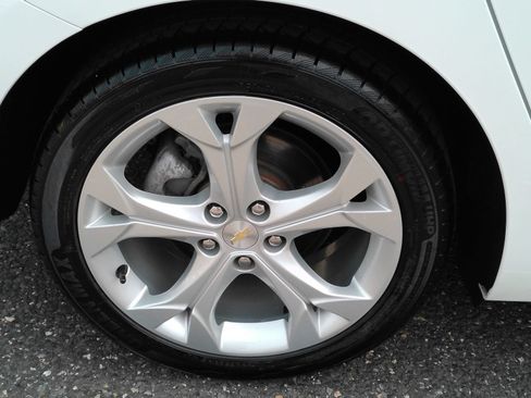 Certified 2017 Chevrolet Cruze Premier w/ Enhanced Convenience Package FWD image 29