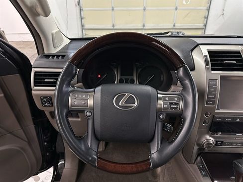 Used 2014 Lexus GX 460 w/ Premium Package AWD/4WD image 18