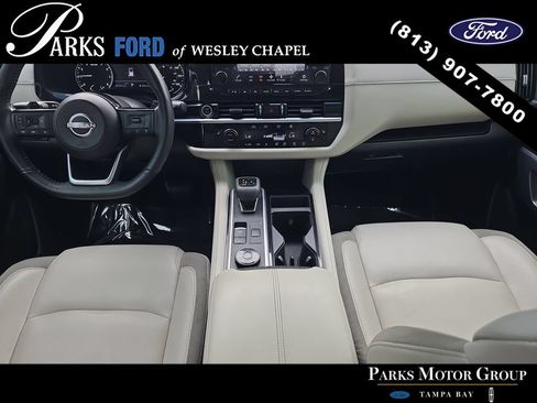 Used 2023 Nissan Pathfinder SL AWD/4WD image 12