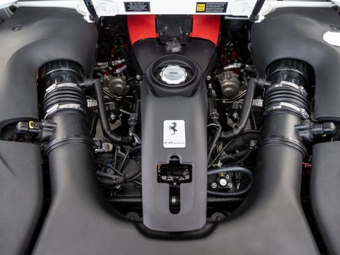 Certified 2022 Ferrari F8 Tributo RWD image 30