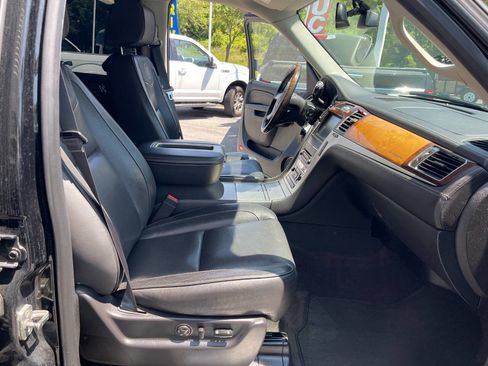 Used 2014 Cadillac Escalade Platinum image 35